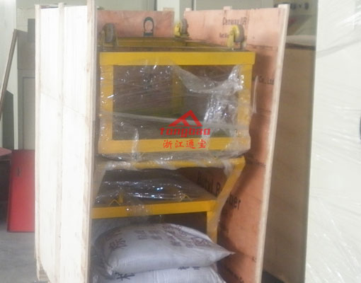 推車轉(zhuǎn)臺噴砂機(jī)裝箱速照