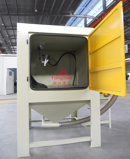 標(biāo)準(zhǔn)噴砂機(jī)工作艙照