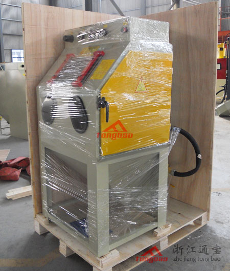 通寶噴砂機裝箱進行中。。。